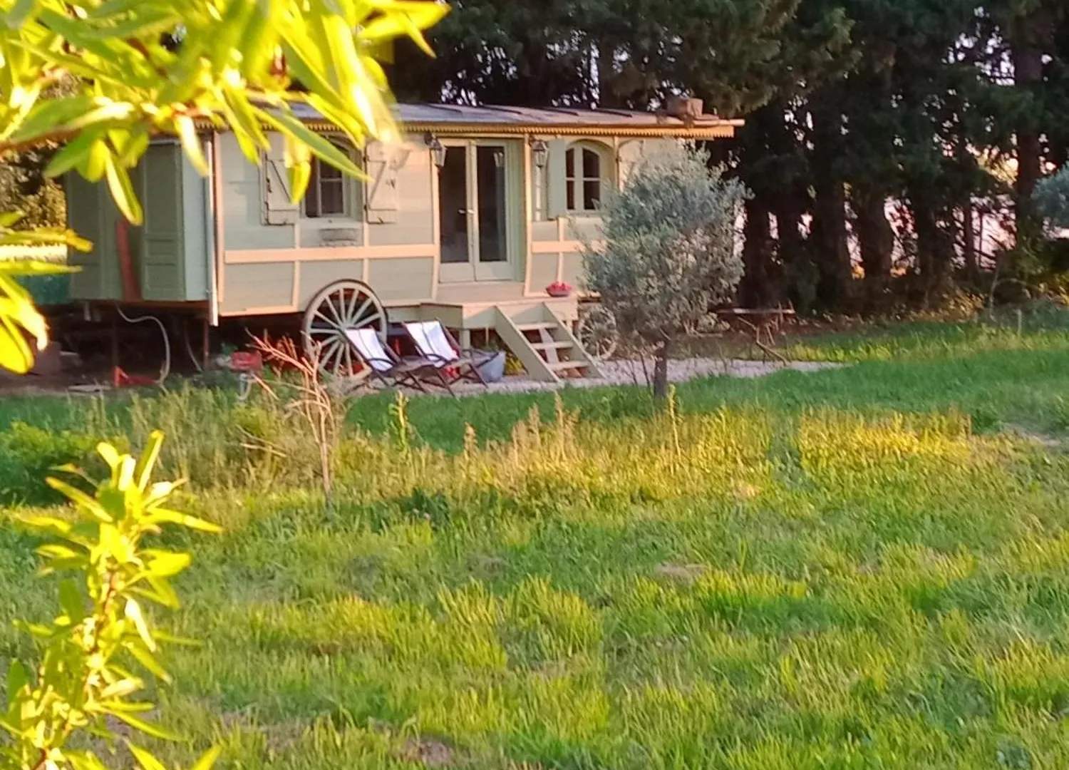 Roulotte Karlotte Villa Pernes-les-Fontaines