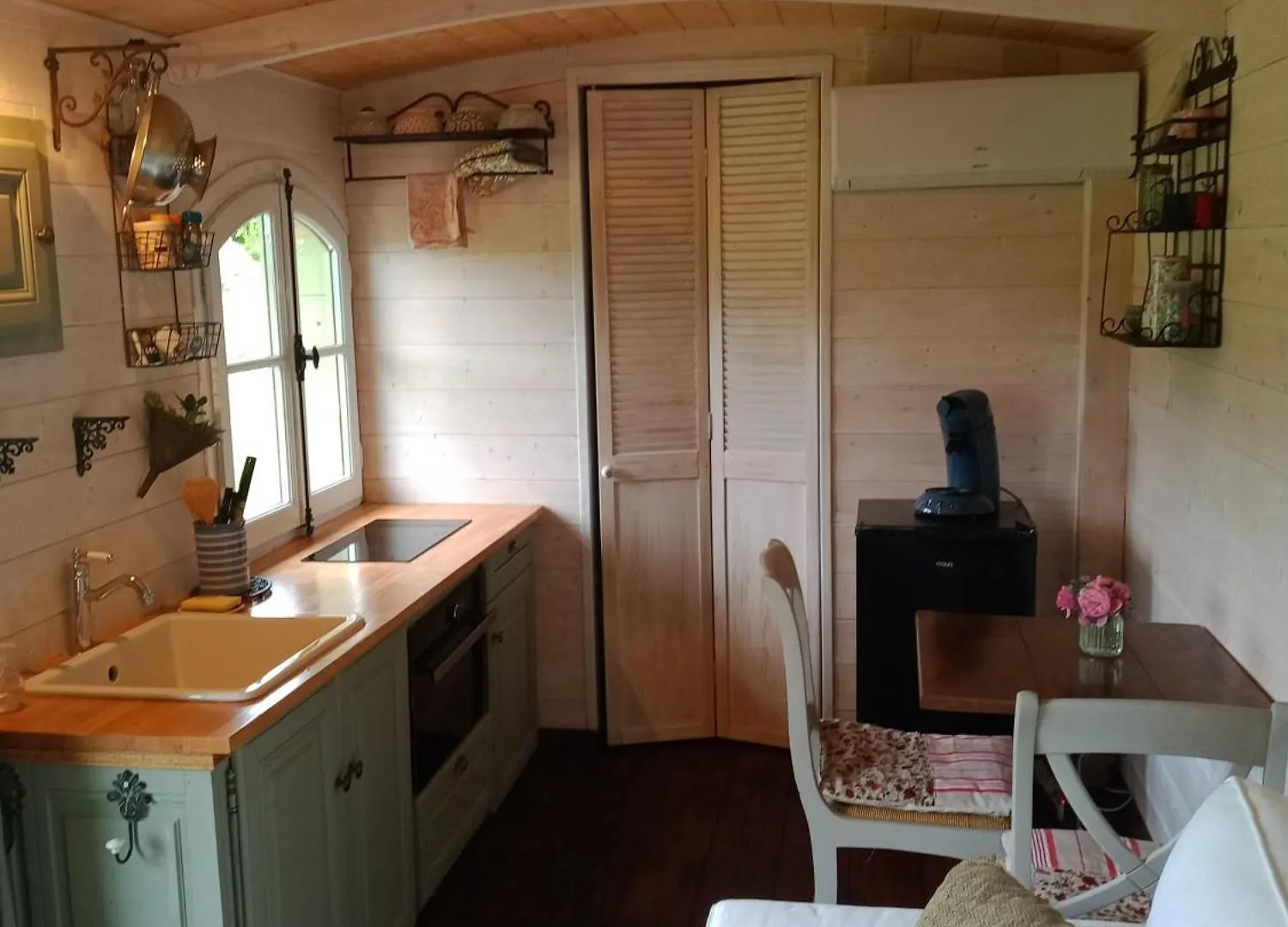 Holiday home Roulotte Karlotte Villa Pernes-les-Fontaines