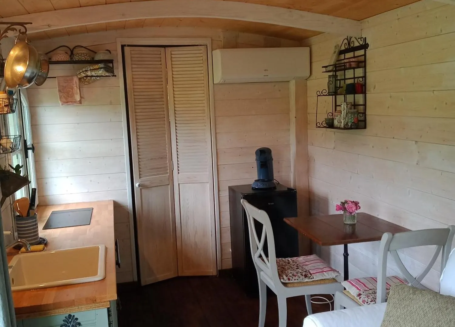 Holiday home Roulotte Karlotte Villa Pernes-les-Fontaines